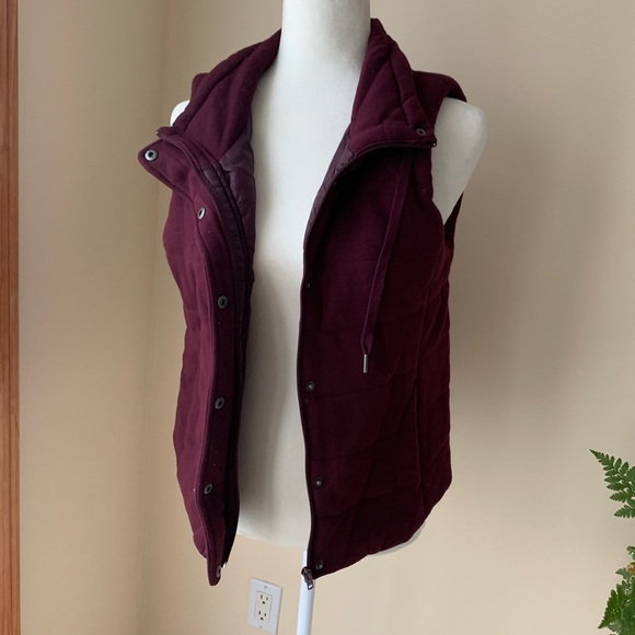 Magenta puffer vest - Picture 1 of 5